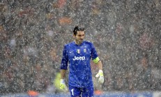 米兰-久保建英的破晓时刻，NBA季后赛之夜，压力熔炉中绽放的东方之光