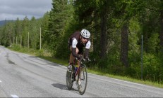 米兰体育官网-当维京防线遇上摩洛哥闪电，阿什拉夫撕裂挪威的战术启示录