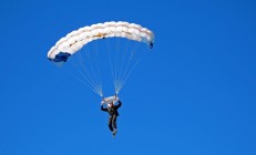 米兰体育官方网站-切特主宰攻防两端，马刺末节一波流击溃鹈鹕