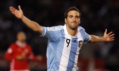 米兰真人-布雷默一锤定音，瑞士狂胜那不勒斯的战术密码与关键先生诞生记