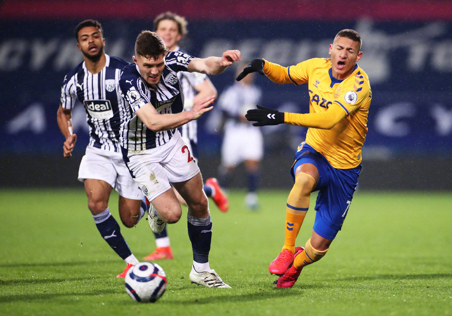 罗斯特伦主场憾负,保级艰难形势 罗斯特伦主场憾负,保级艰难形势