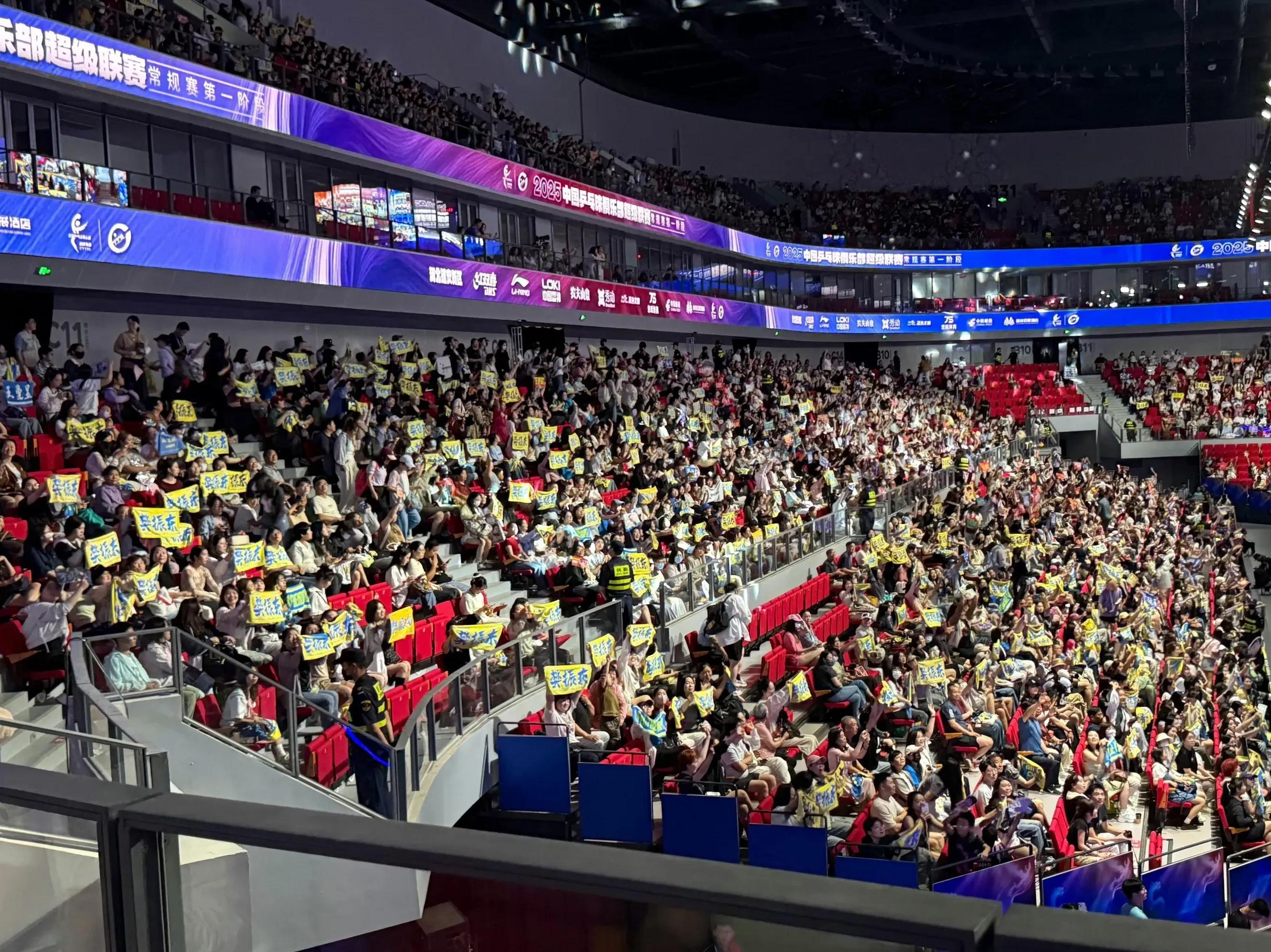 重磅消息：球星陆续归位，现场气氛火爆动人心弦