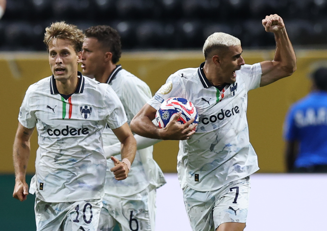 多特蒙德遭遇惊险，客场0-1憾负无缘半决赛的简单介绍