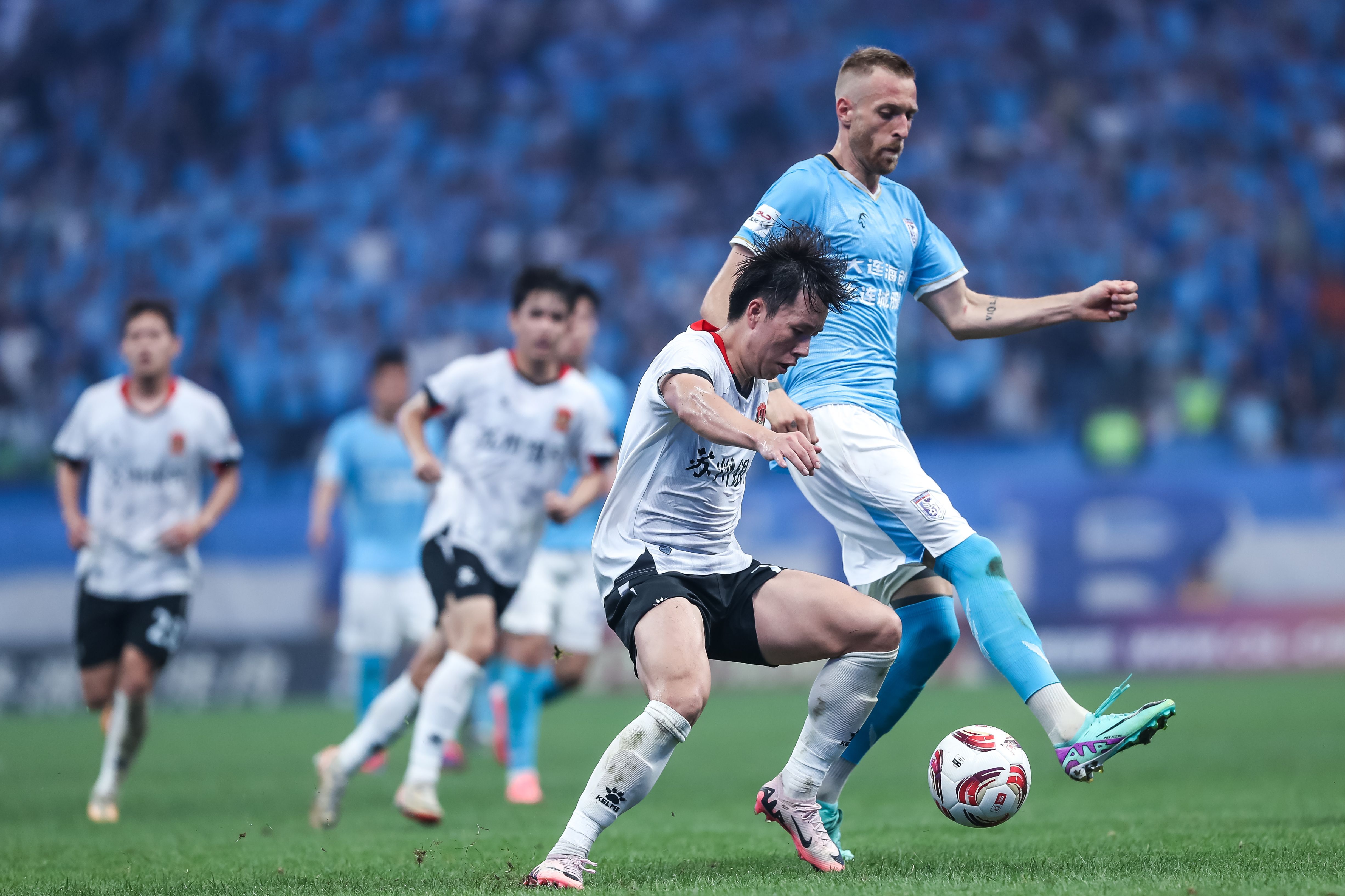 球队连续胜利，士气高涨迎接挑战的简单介绍