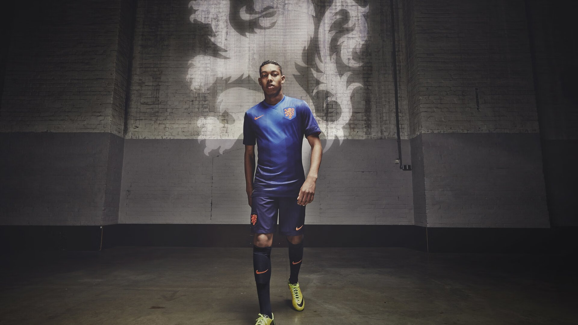 奥纳纳生涯之夜闪耀，波兰与乌克兰的非典型对决